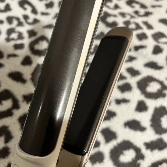 LAVA 4D Hairstyling Iron - White - Picture 3 of 8